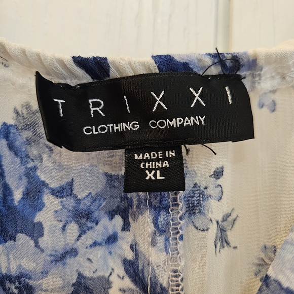 Trixxi Floral Romper – Size XL – Blue & White Boho Style - Picture 5 of 9